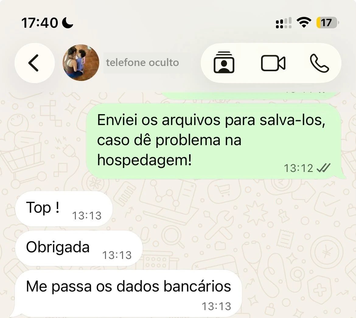 Conversa no WhatsApp: a cliente recebe os arquivos do site e agradece
